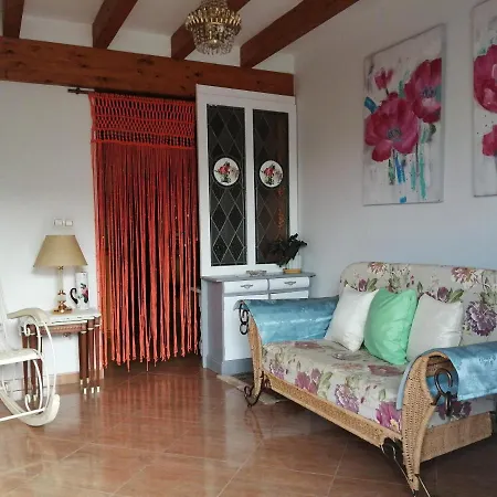 Room In Guest Room - Esthers Farmhouse Maison d'hôtes