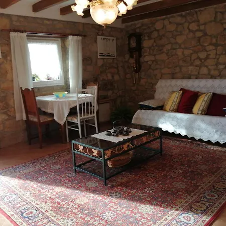 Room In Guest Room - Esthers Farmhouse
